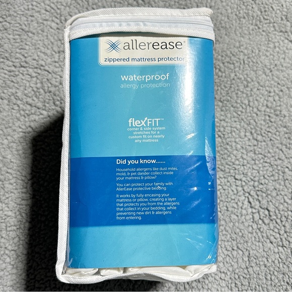 👉 Allerease Zippered Mattress Protector - White - Picture 3 of 3